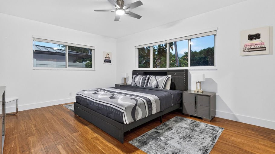 Interior 4, Coral Current by Avantstay Private Pool + Pool Table + Al Fresco Dining Canal Front + Boating, Broward