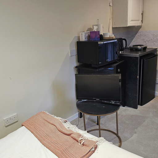 Room 4, Cosy Studio Getaway - Free Parking & Central Links, Thurrock