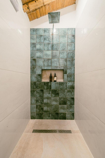 Bathroom 4, Vikara, Santa Elena
