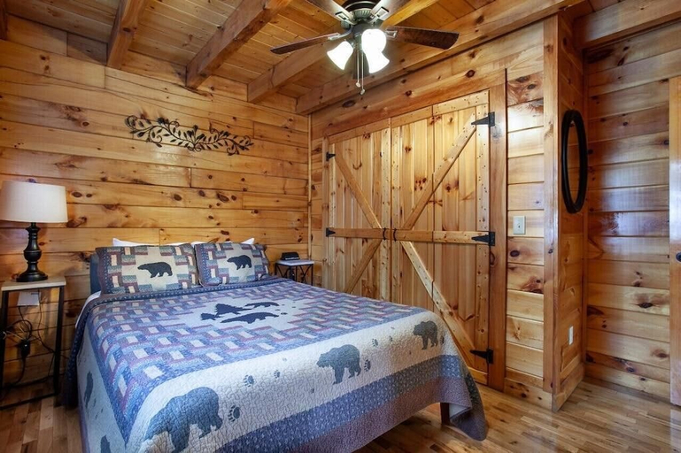 Bedroom 3, Kick Back Shack, Sevier