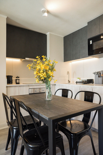 Dining 4, Modern Nunoa 2BR Apartment Pool and Gym, Cordillera