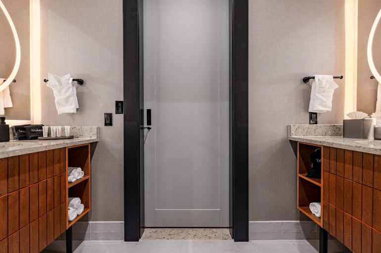 Room 5, 2BR Elegant French Quarter Escape The Mayfair, Orleans