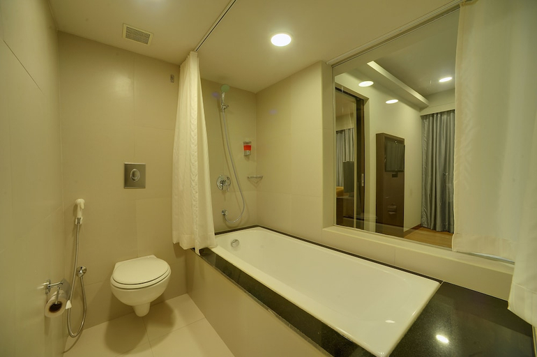 Bathroom 5, Keys Select Kochi - By Lemon Tree Hotels, Ernakulam