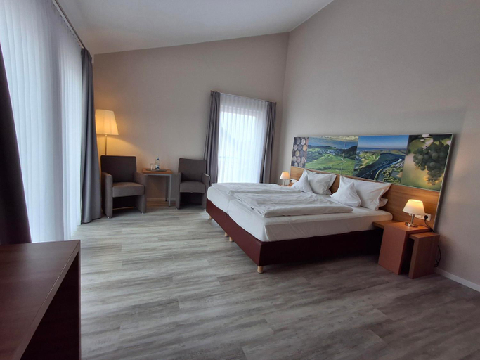 Bedroom 2, Linden's Pension-Restaurant, Trier-Saarburg