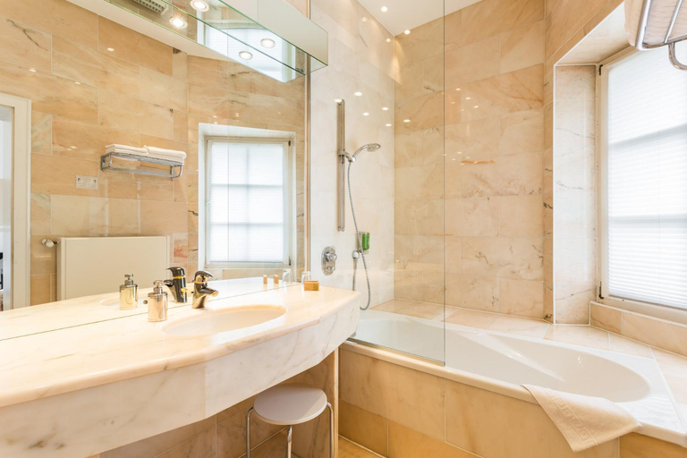 Bathroom, Hotel Schloss Storkau, Stendal