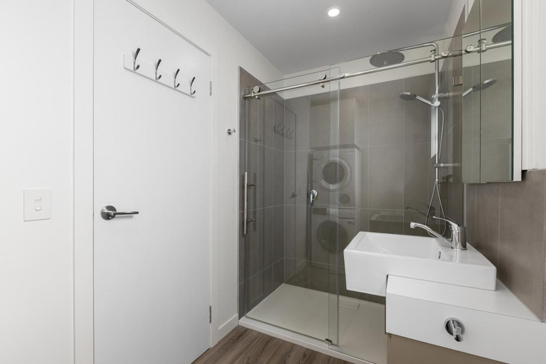 Bathroom 2, Swan Bay Holiday Park, Greater Geelong - Pt B