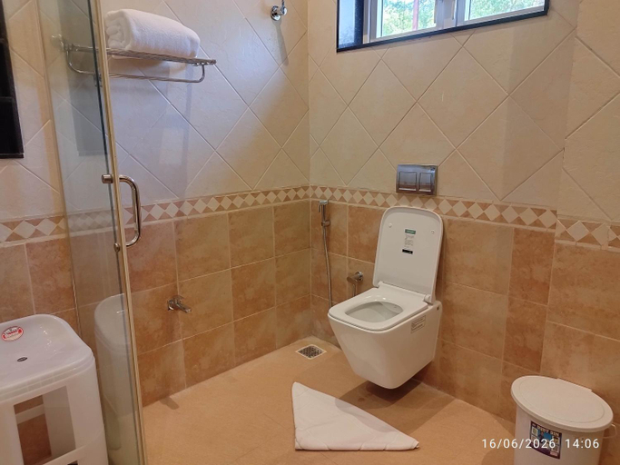 Bathroom 4, Hotel Tamilnadu Rockfort Trichy, Tiruchirappalli