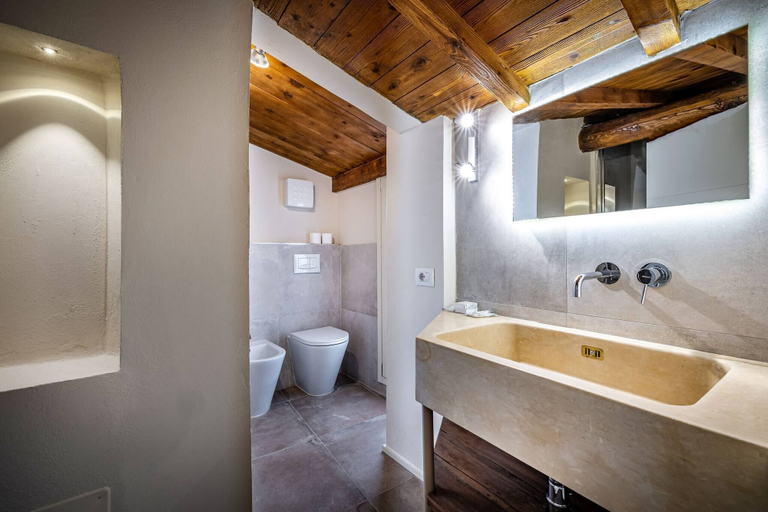 Bathroom 4, Oriuolo 5, Florence