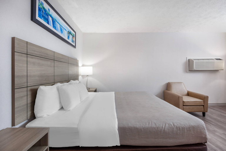 Bedroom 4, Quality Inn & Suites, Niagara