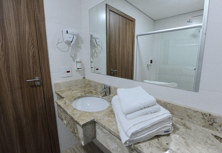 Bathroom 4, Bristol Infinity, Rio Claro
