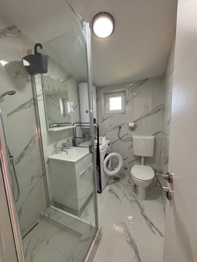 Bathroom 3, Novalja Apartments, Novalja