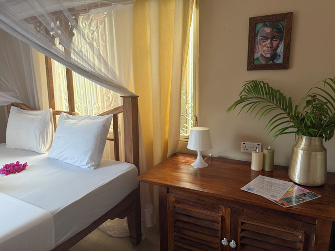 Room 4, Binta, Kaskazini 'A'