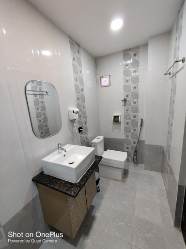 Bathroom 5, Island cliff, South Andaman