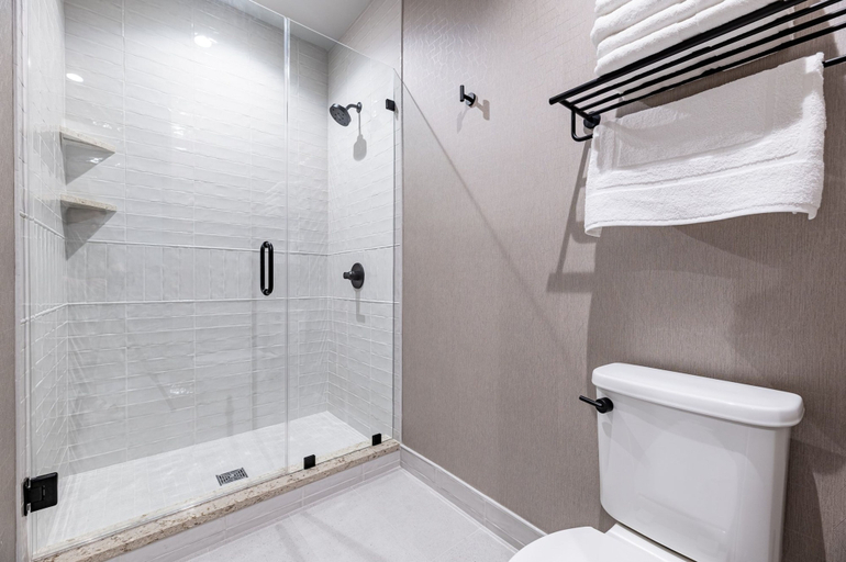 Room 2, 2BR Floor-to-ceiling Canal Street Views The Mayfair, Orleans