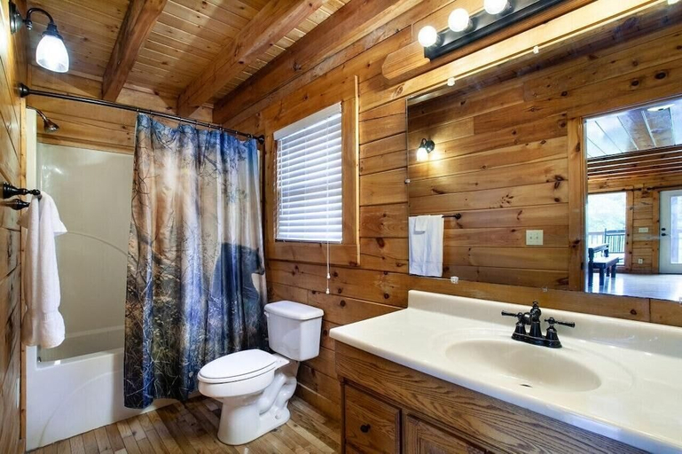 Bathroom 4, Kick Back Shack, Sevier