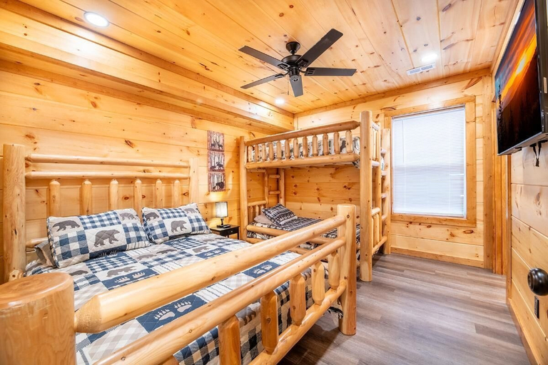 Room 3, Nestled Inn, Sevier