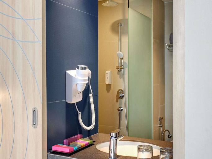 Bathroom 5, ibis Styles Bogor Pajajaran, Bogor