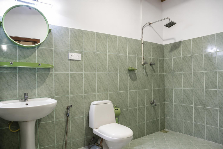 Bathroom 2, Ravi Villa Hikkaduwa, Hikkaduwa