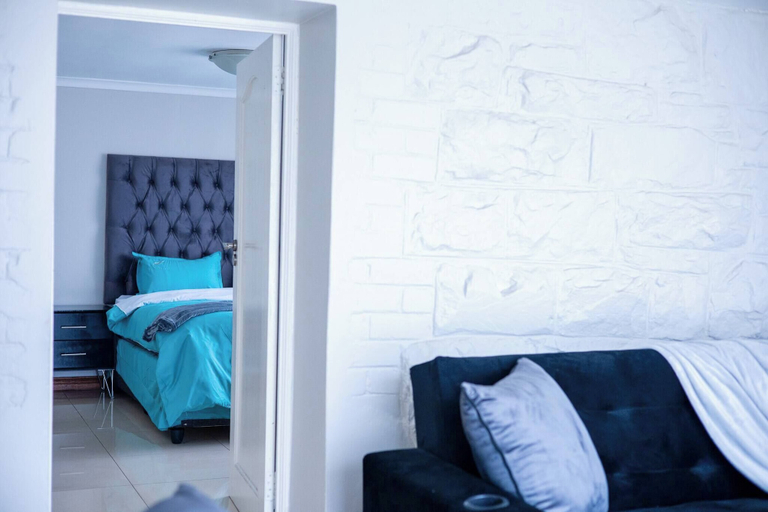 Primary image 1, Room-luxurious Mansion - Lower, City of Johannesburg