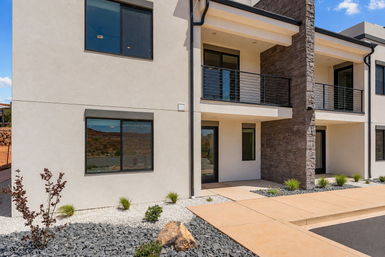 Exterior 3, Redstone Reserve 5 Bedroom Townhouse, Washington