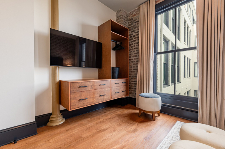 Room 3, 2BR Elegant French Quarter Escape The Mayfair, Orleans