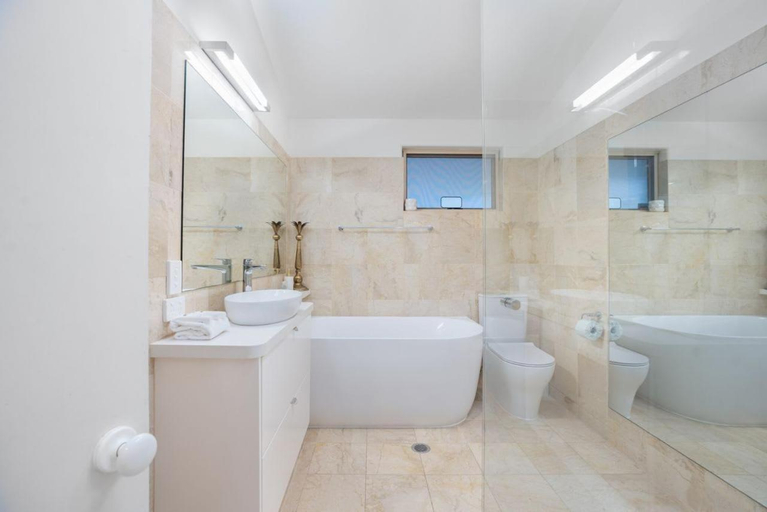 Bathroom 4, Witta Circle 24, Noosa - Noosa-Noosaville