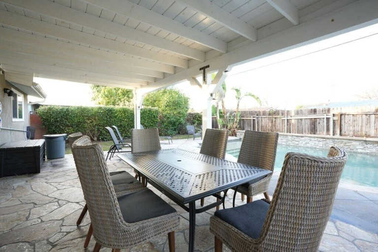 Food & Drinks 4, Sweet 4 bedroom, 3 bath plus Loft Bedroom, Pool Home, Orange