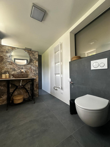 Bathroom 2, Hisa Sreco, Radovljica