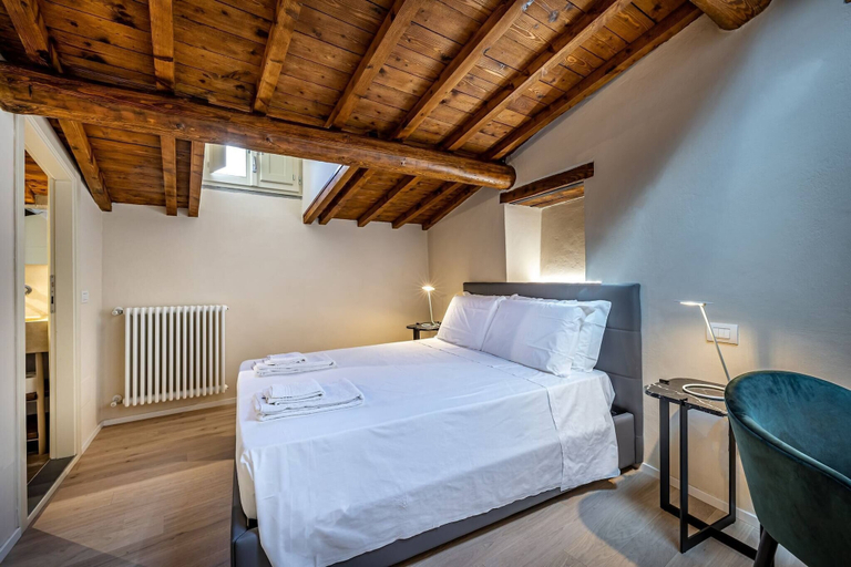 Room 3, Oriuolo 5, Florence