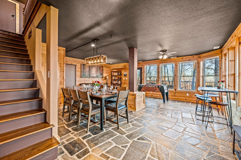 Dining 3, Z - Honey Bear Treehouse, Sevier