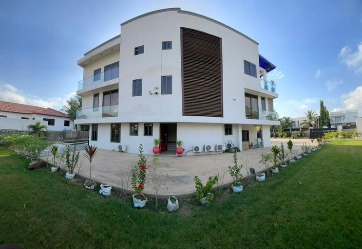 Exterior 3, Massive Dynamics by Oobake World Ltd., Accra