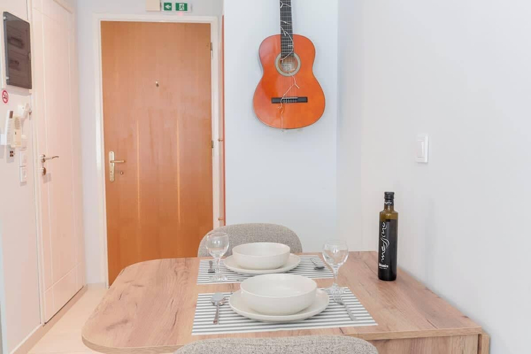 Room 5, Studio 4 Kalamata - Bright Escape in the Centre, Peloponnese