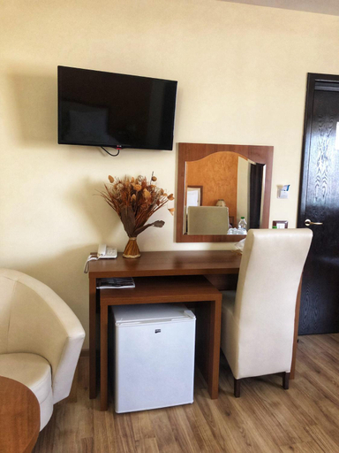 Others 5, Hotel Crystal Palace, Ramnicu Valcea