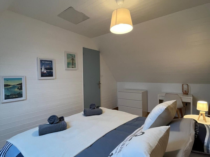 Room 5, Pretty House by the Sea for 4, Finistère