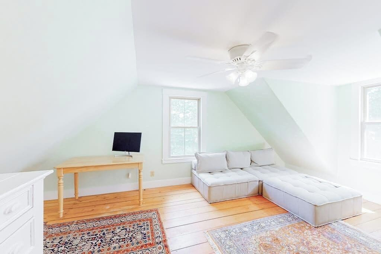 Interior 3, Beautiful Home With Ping-pong, Fast Wifi & W/D - Walk to Dining, Lincoln
