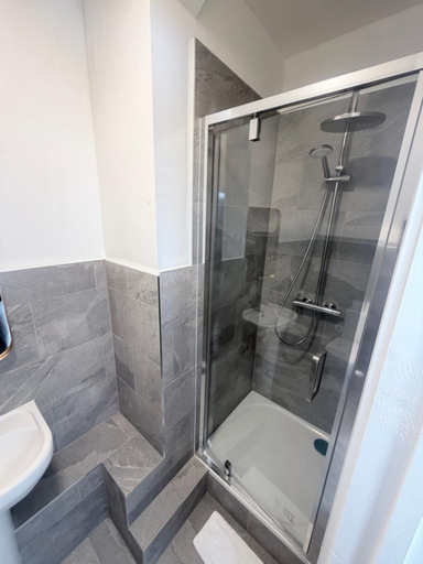 Bathroom 3, Crown House, Oxfordshire