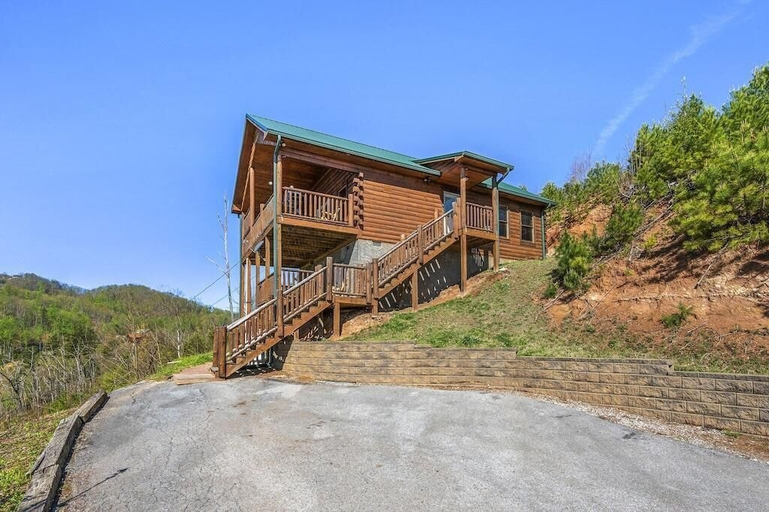 Exterior 5, Brave Eagle, Sevier