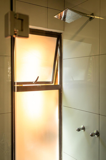 Bathroom 4, Riverside Villas, Aguirre