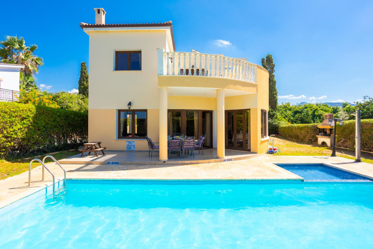 Sport & Beauty 2, Villa Tsikkos Ena
