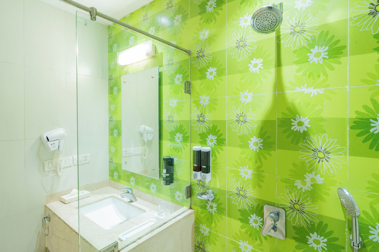 Bathroom 5, Kyriad Prestige Calangute Goa, North Goa