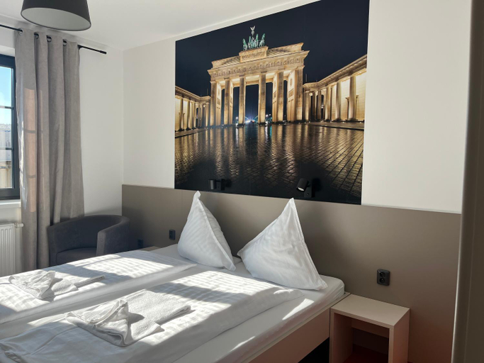 Bedroom 2, Pension Berlin, Cheb