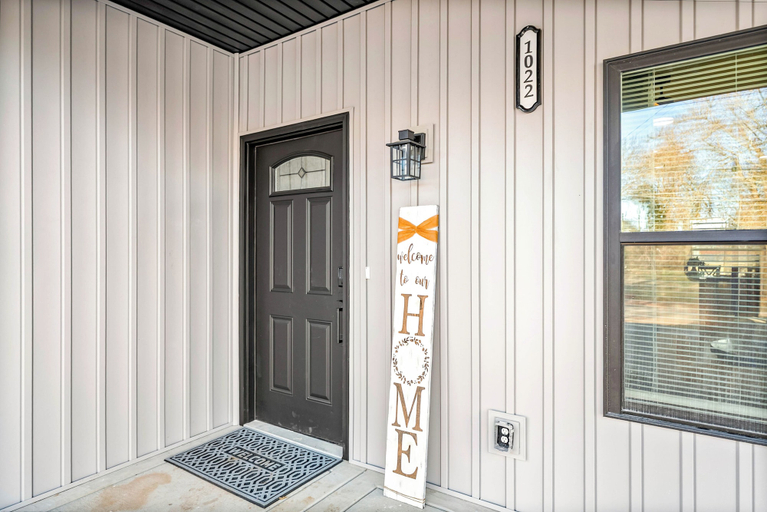 Exterior detail 2, Main Street Manor - Spacious Home Near Dining, Montgomery