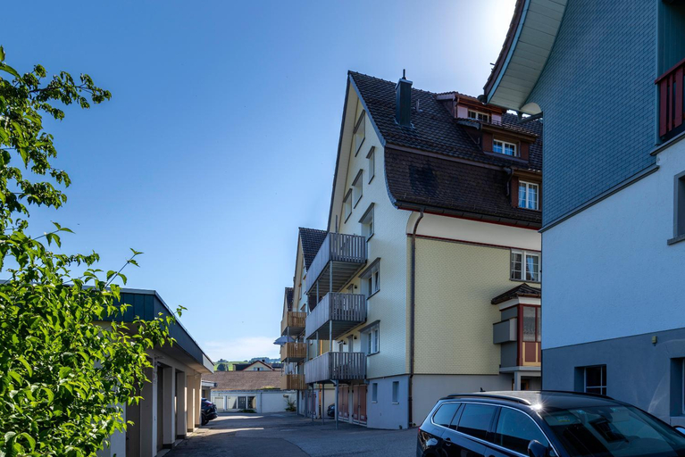 Exterior & Views