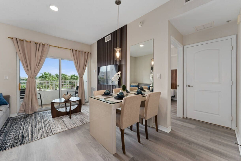 Dining, Modern Suite Near Universal & Convention Center, Orange