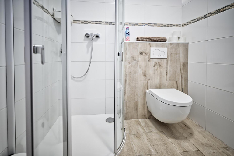 Bathroom 3, U Jeraba - komplex C, Břeclav