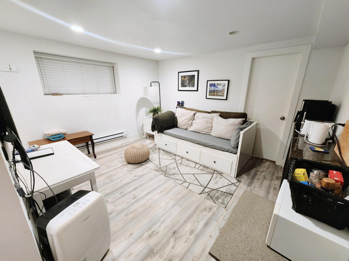 Others 5, Small Private Studio at Kitsilano Beach, Greater Vancouver