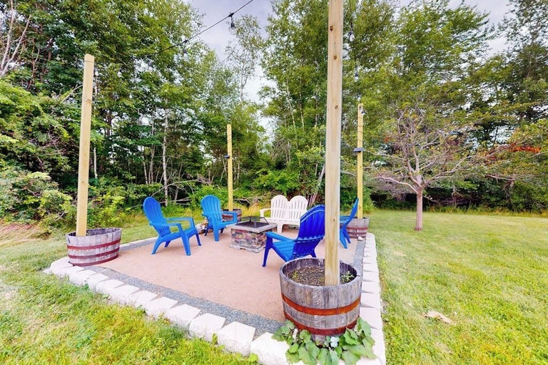 Fireplace, Serene Home With a Deck, Grill, Firepit, Board Games, Washer/dryer, & mtn Views, Hancock