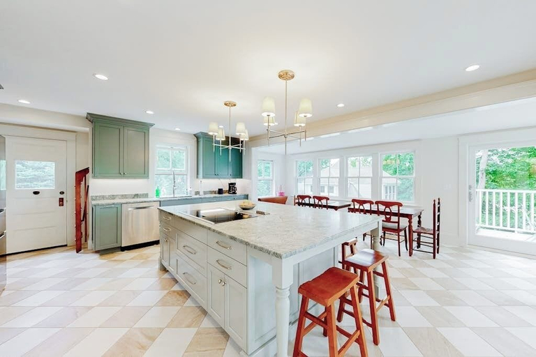 Private kitchen 4, Beautiful Home With Ping-pong, Fast Wifi & W/D - Walk to Dining, Lincoln