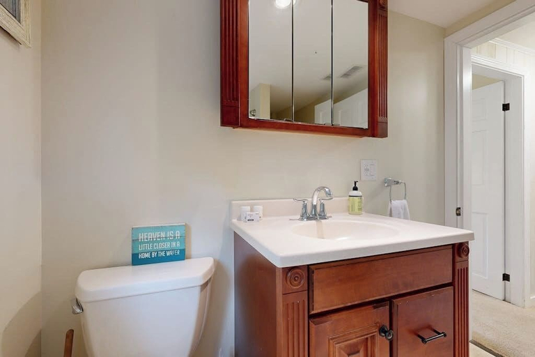 Bathroom 2, Boothbay Harbor Home With Water Views Near Dining & Whale Watching, Lincoln