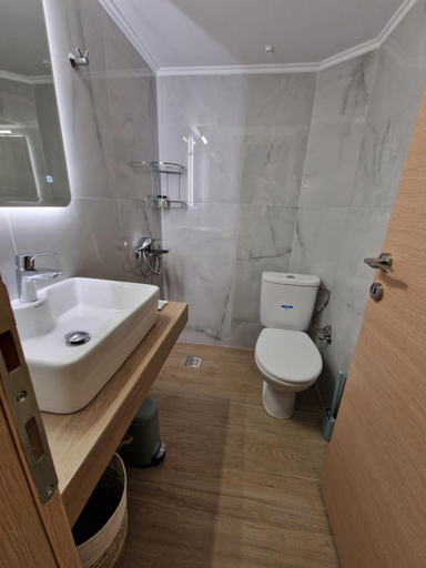 Bathroom 2, Pnoe Studios, Central Macedonia